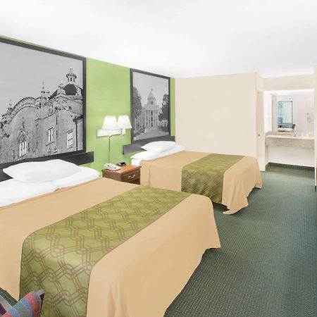 Super 8 By Wyndham Mobile Hotel Luaran gambar