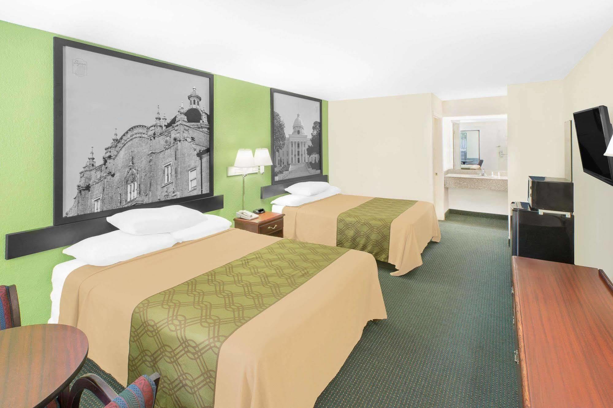 Super 8 By Wyndham Mobile Hotel Luaran gambar